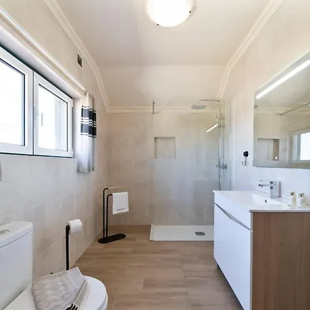 Vivenda Lemos A * Αλμπουφέιρα